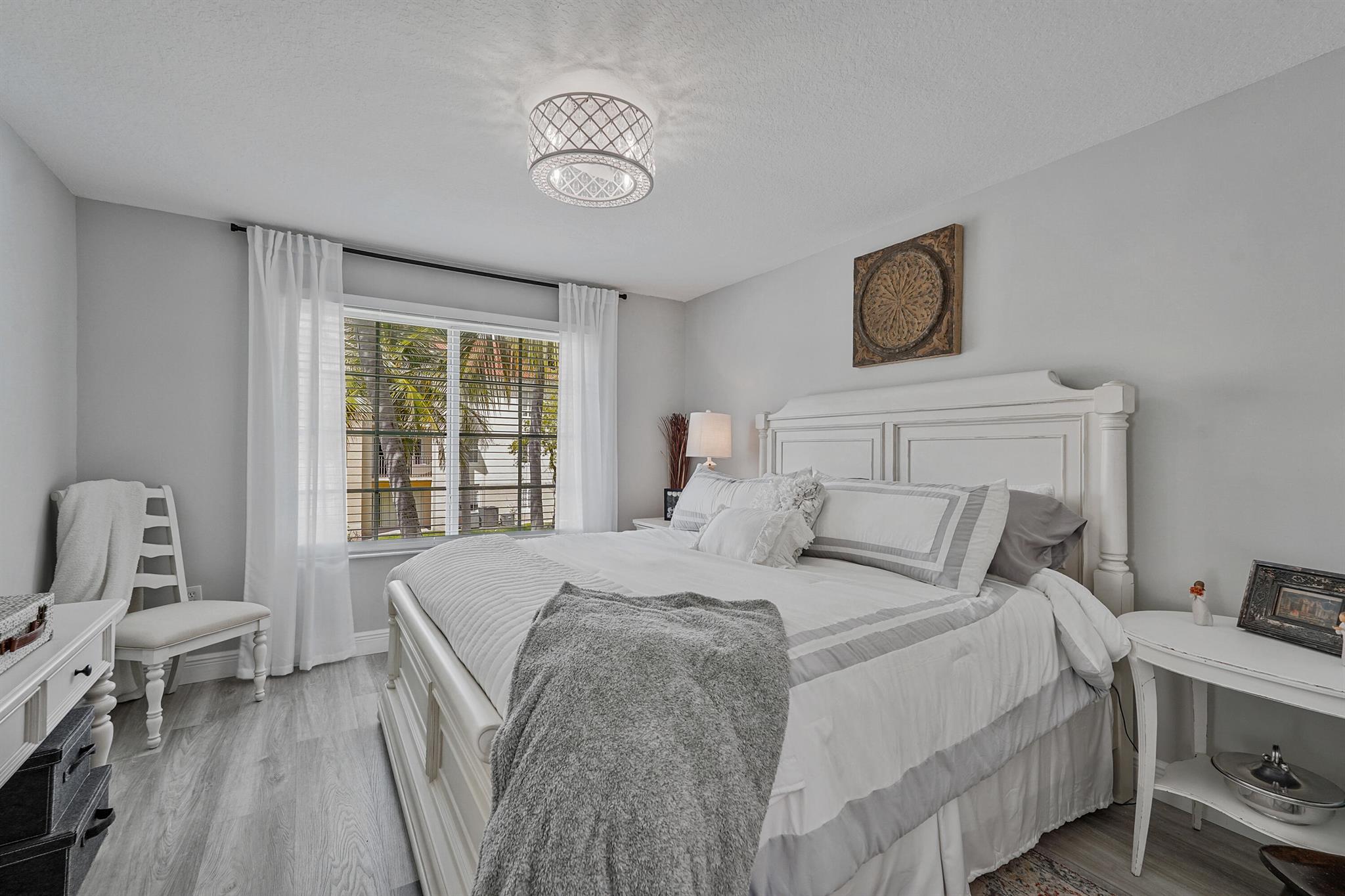 EMERALD ISLE AT LAGUNA LAKES CONDO - Residential