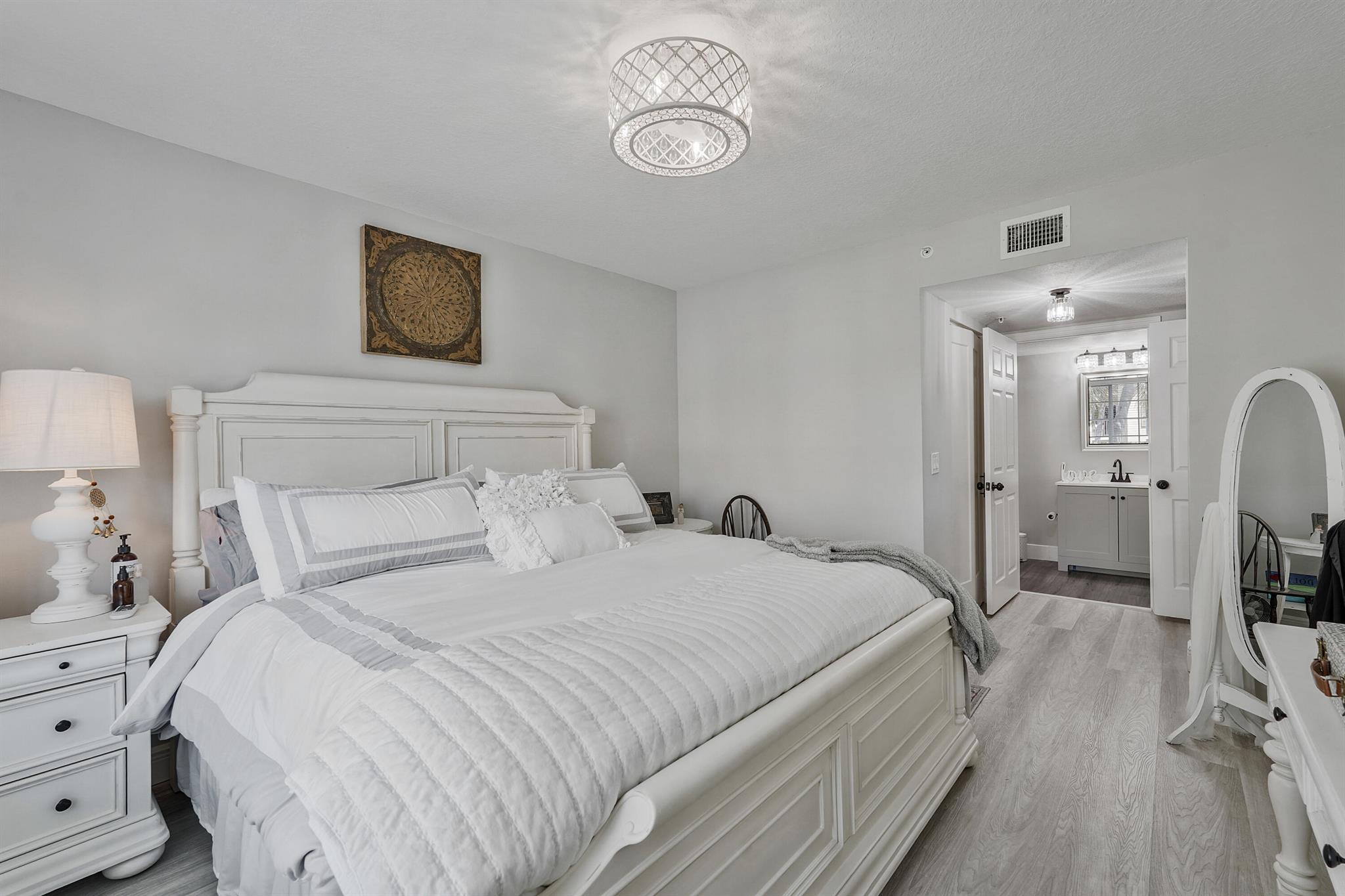 EMERALD ISLE AT LAGUNA LAKES CONDO - Residential