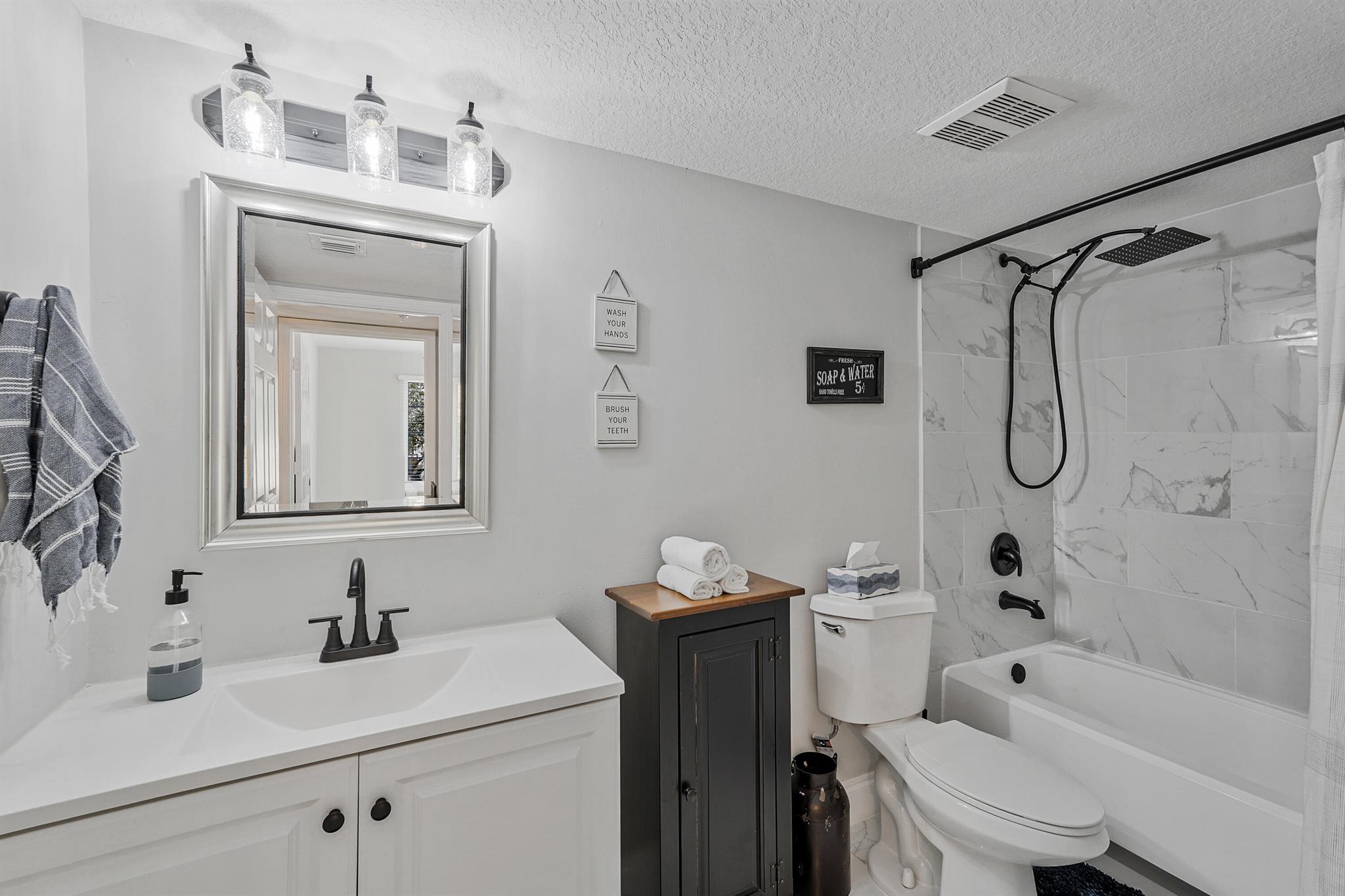 EMERALD ISLE AT LAGUNA LAKES CONDO - Residential