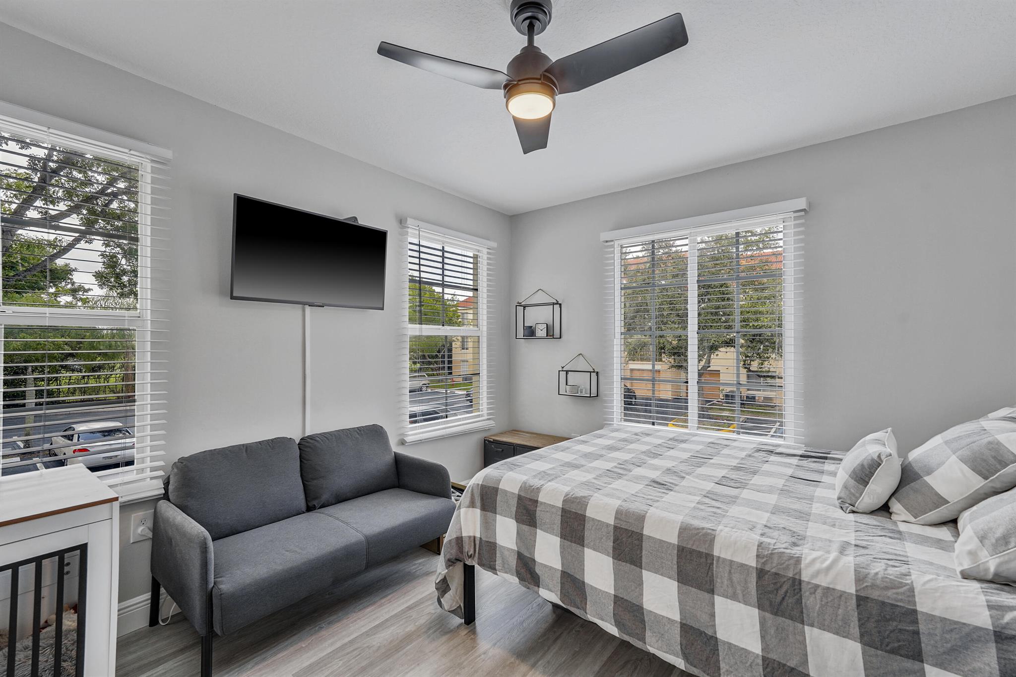 EMERALD ISLE AT LAGUNA LAKES CONDO - Residential