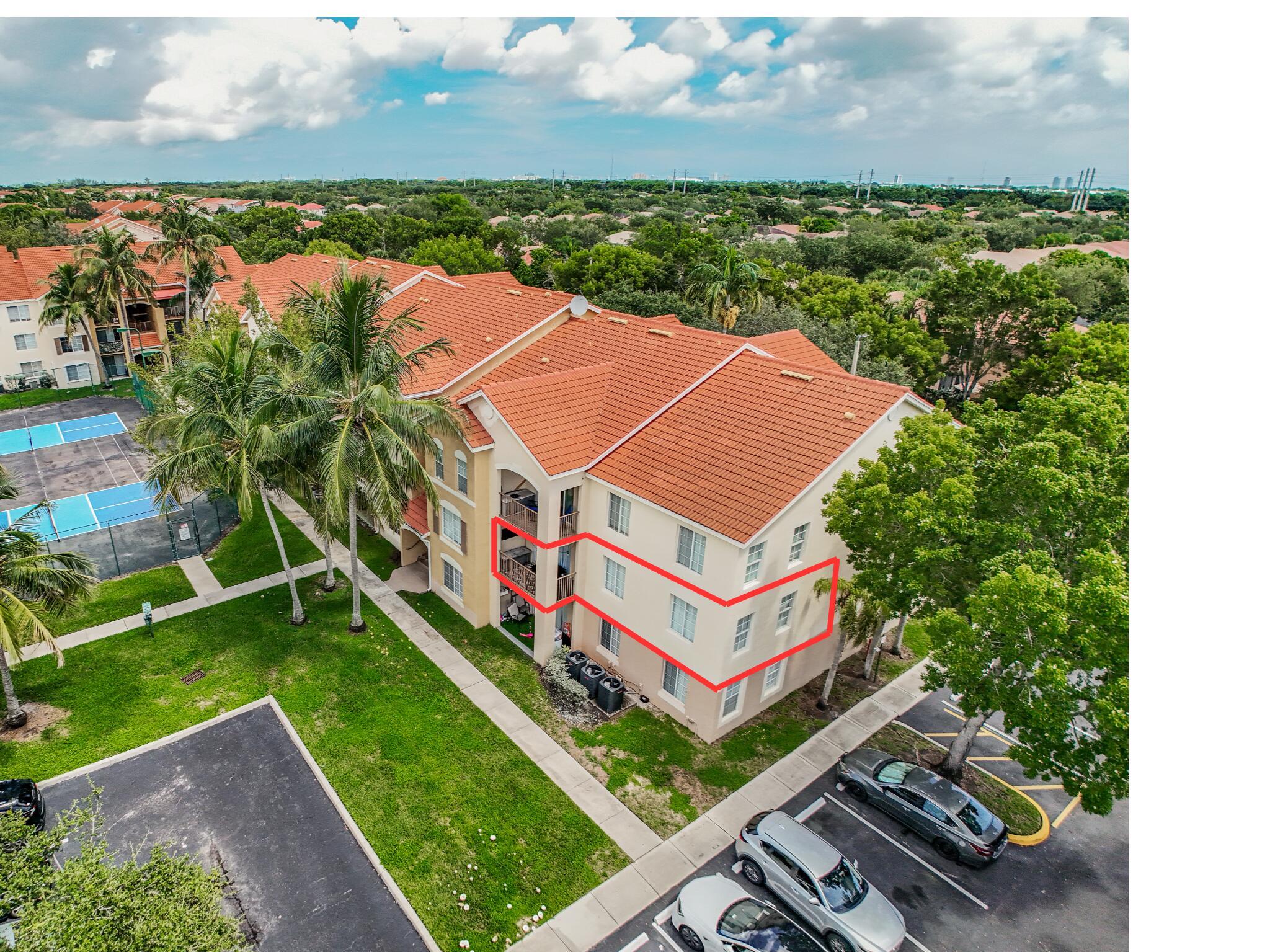 EMERALD ISLE AT LAGUNA LAKES CONDO - Residential