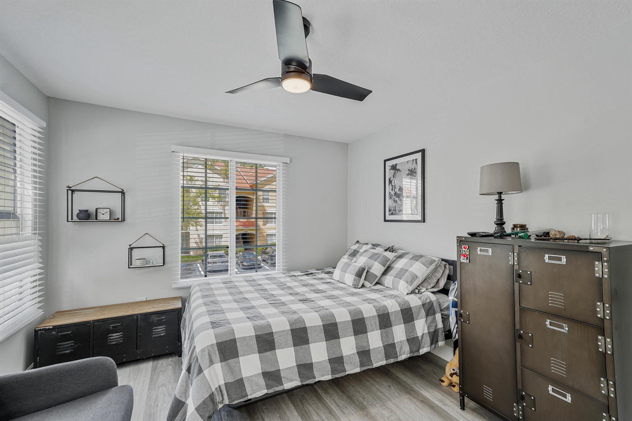 EMERALD ISLE AT LAGUNA LAKES CONDO - Residential