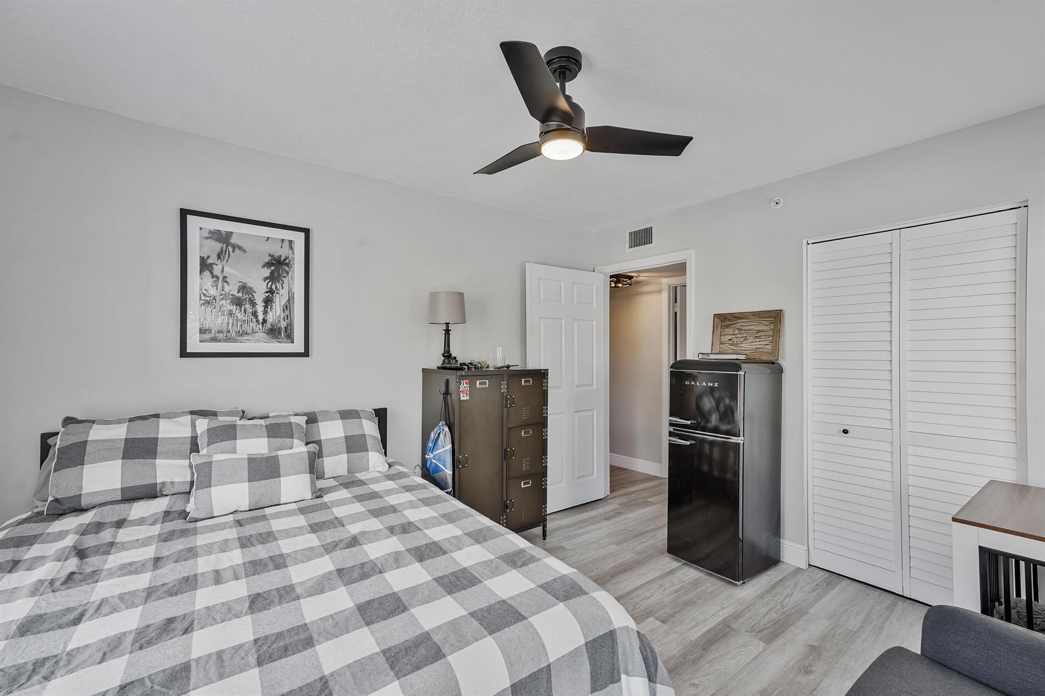 EMERALD ISLE AT LAGUNA LAKES CONDO - Residential