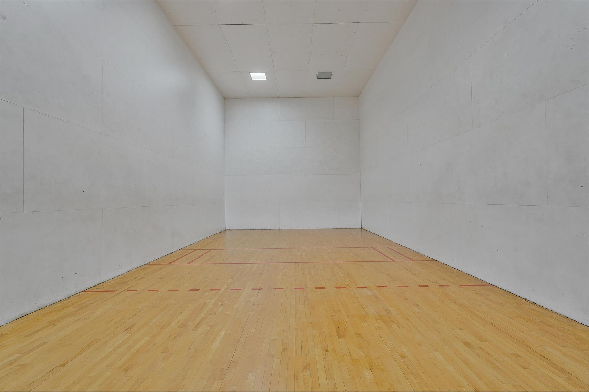 EMERALD ISLE AT LAGUNA LAKES CONDO - Residential