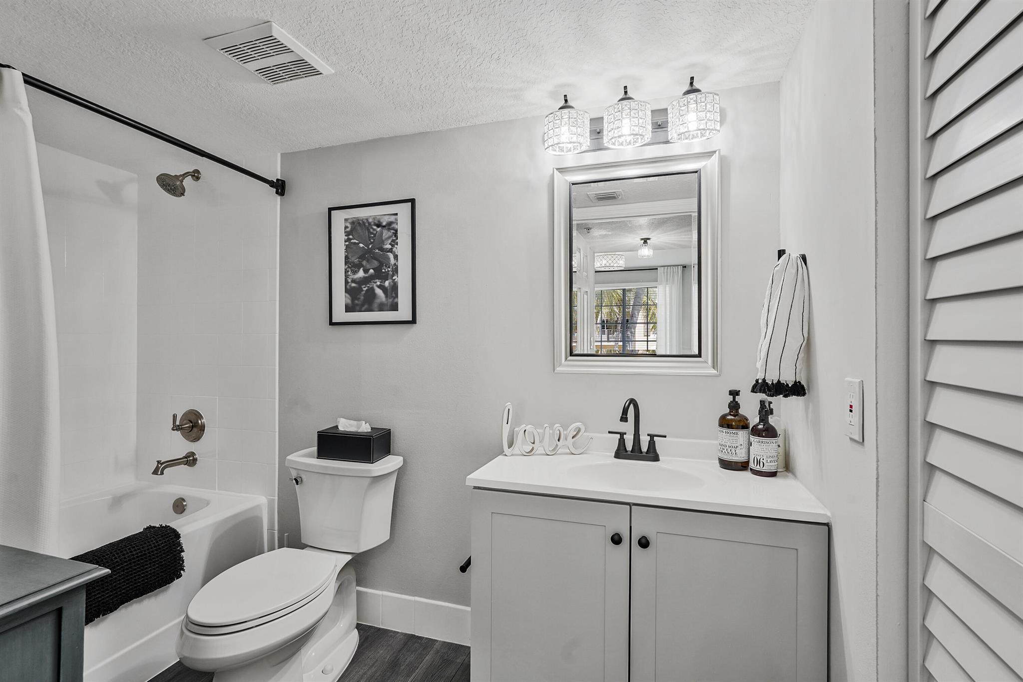 EMERALD ISLE AT LAGUNA LAKES CONDO - Residential