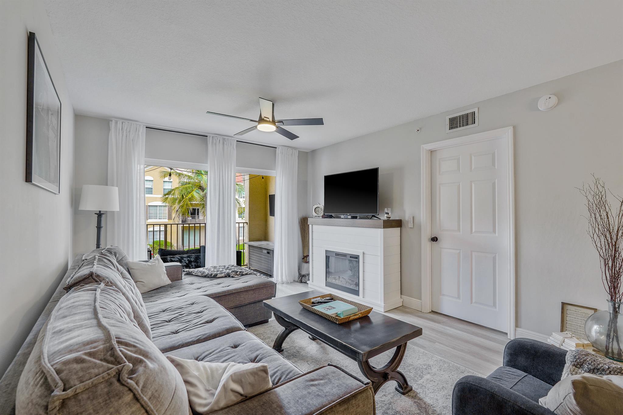 EMERALD ISLE AT LAGUNA LAKES CONDO - Residential