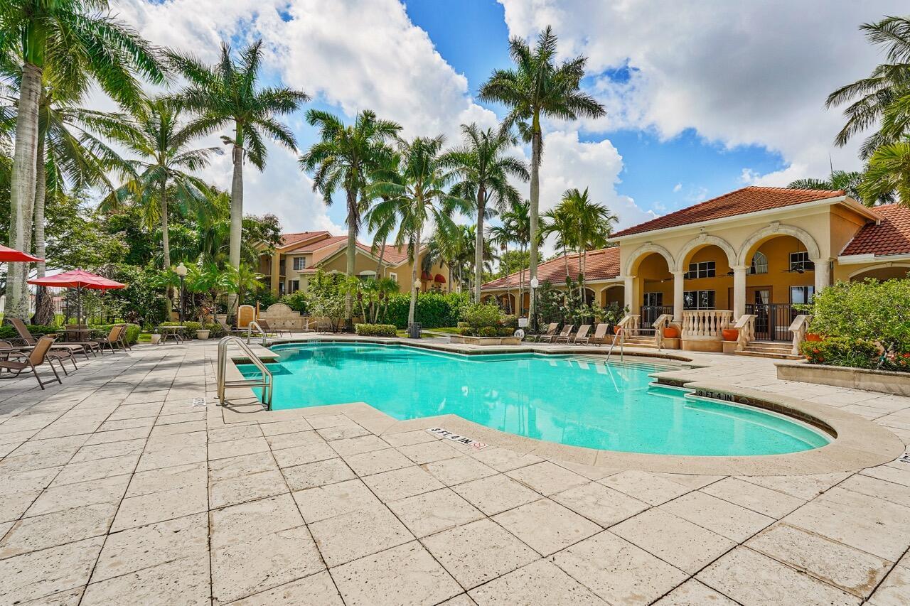 EMERALD ISLE AT LAGUNA LAKES CONDO - Residential