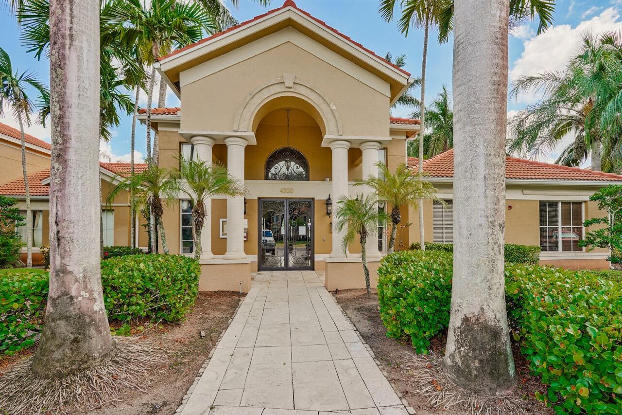 EMERALD ISLE AT LAGUNA LAKES CONDO - Residential