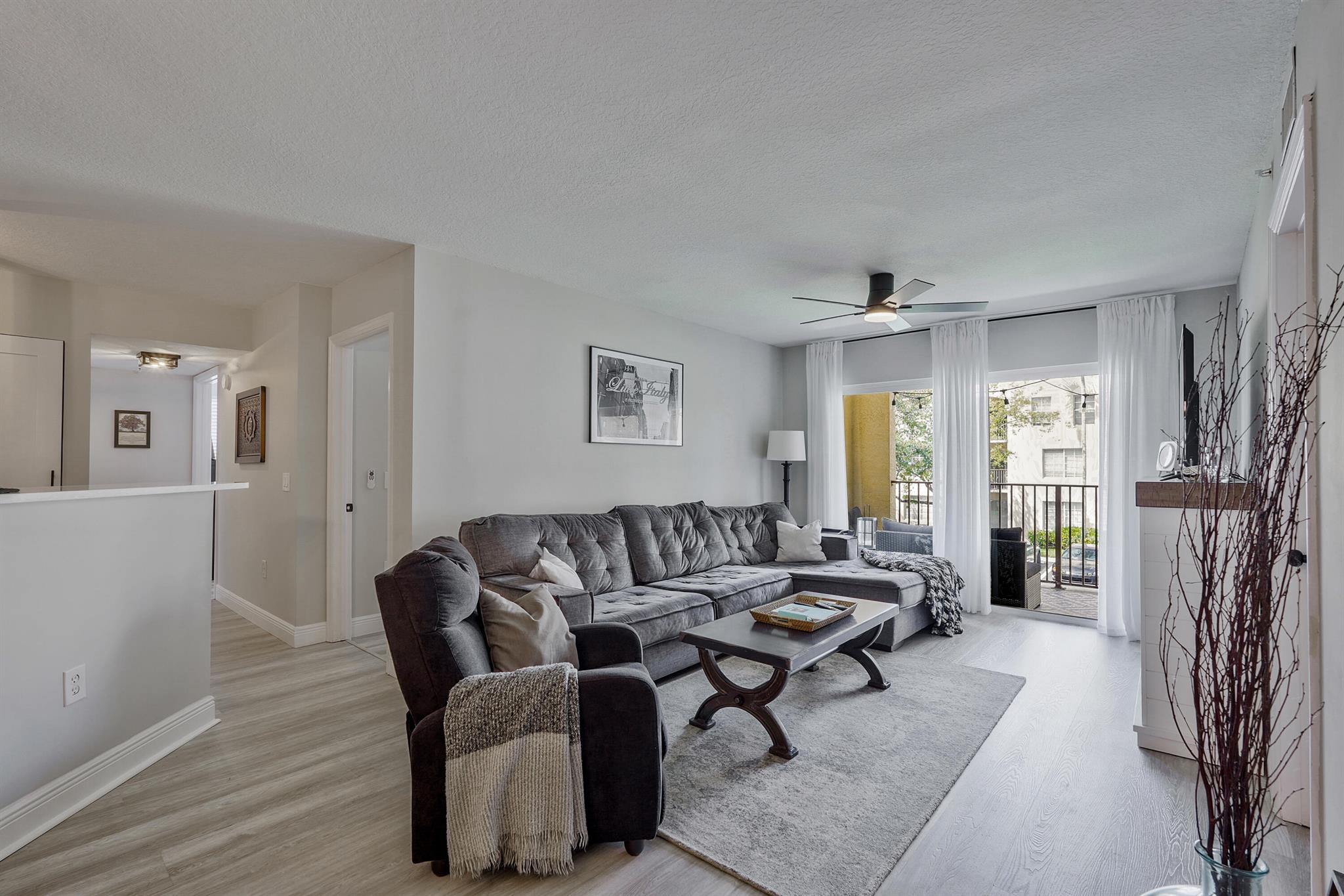 EMERALD ISLE AT LAGUNA LAKES CONDO - Residential