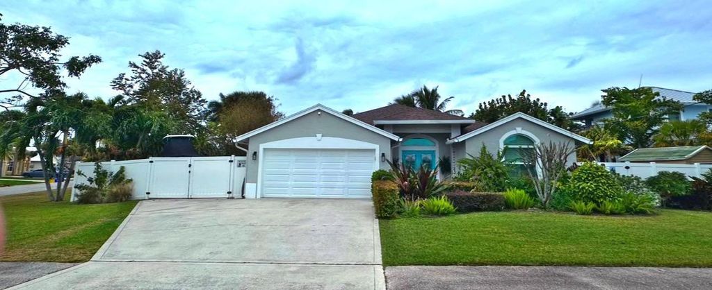 Photo of 15129 Harriet Avenue, Jupiter, FL 33458 (MLS # R11052978)