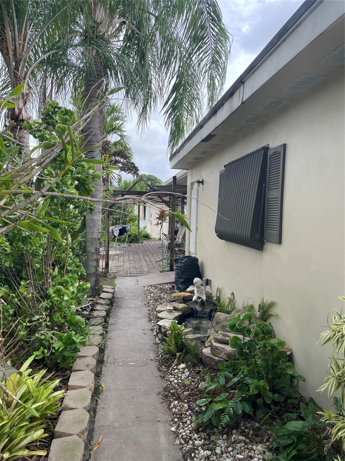 MAINLANDS OF TAMARAC - Residential Lease