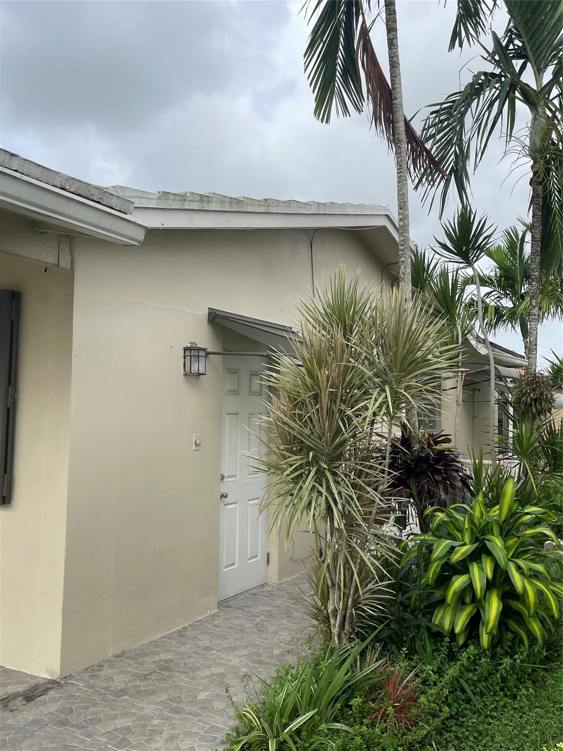 MAINLANDS OF TAMARAC - Residential Lease