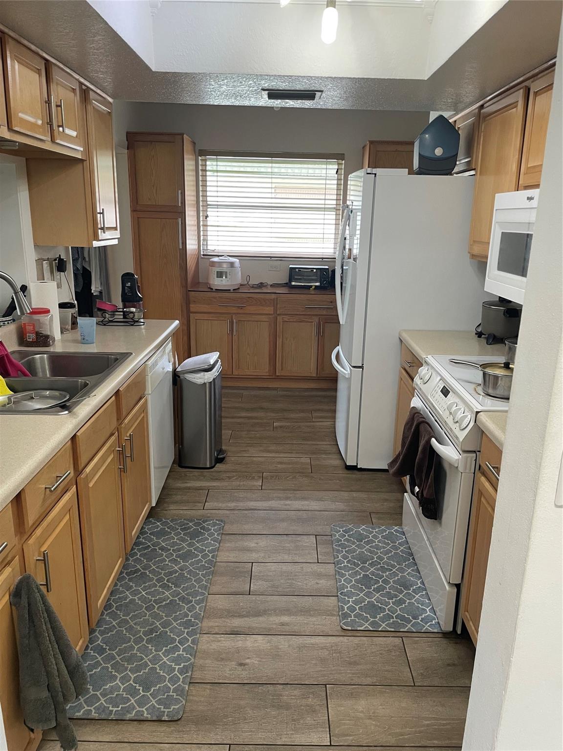 MAINLANDS OF TAMARAC - Residential Lease