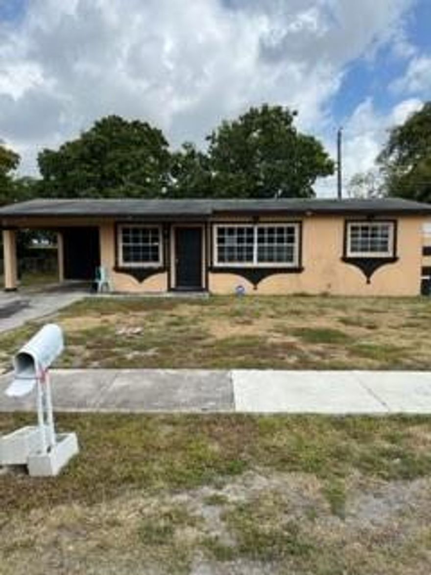 SINGLE FAMILY HOME IN CENTRAL FORT LAUDERDALE * STACKED BEDROOMS * LARGE LIVING ROOM * INTERIOR UTILITY ROOM * OVERSIZED CARPORT * LARGE YARD * CLOSE TO EVERYTHING: SHORT DRIVE TO HARD ROCK / BBT CENTER / BRAND NEW DANIA JAI ALAI CASINO / LAS OLAS / AVENTURA / SOUTH BEACH / SUNLIFE STADIUM / MARLINS STADIUM / HOLLYWOOD-FT LAUDERDALE INTERNATIONAL AIRPORT / GULFSTREAM RACETRACK & CASINO* BAYSIDE