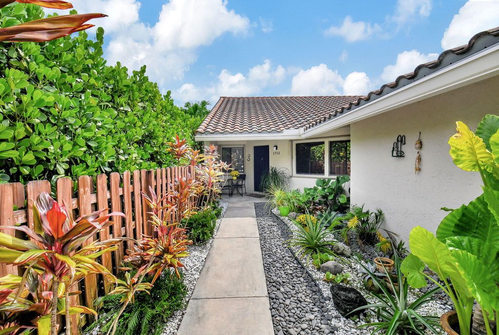 Photo of 1715 NW 22nd Avenue, Delray Beach, FL 33445 (MLS # R11021038)