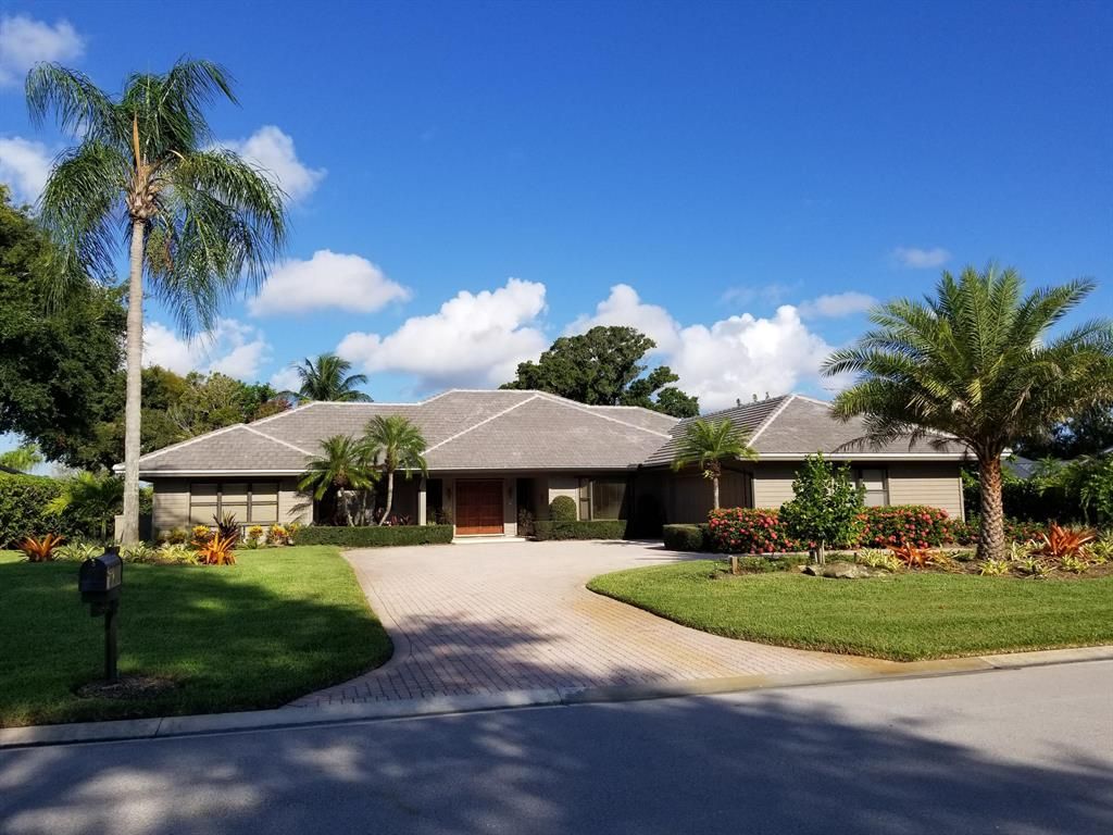 Photo of 6400 SE Winged Foot Drive, Stuart, FL 34997 (MLS # R10693454)