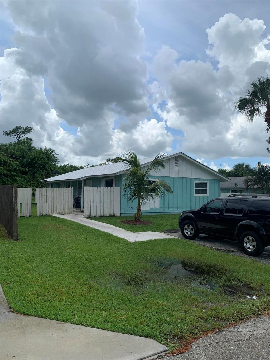 Photo of 2650 SE Amherst Street SE, Stuart, FL 34997 (MLS # R10908592)