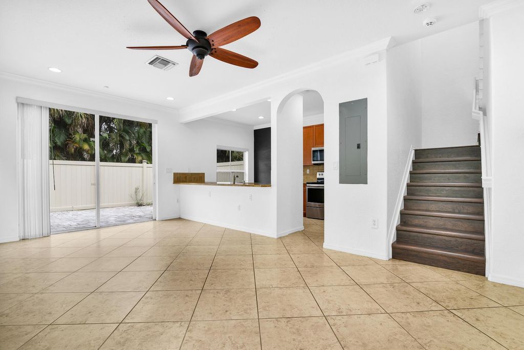 Photo of 204 Lake Monterey Circle, Boynton Beach, FL 33426 (MLS # R10907061)
