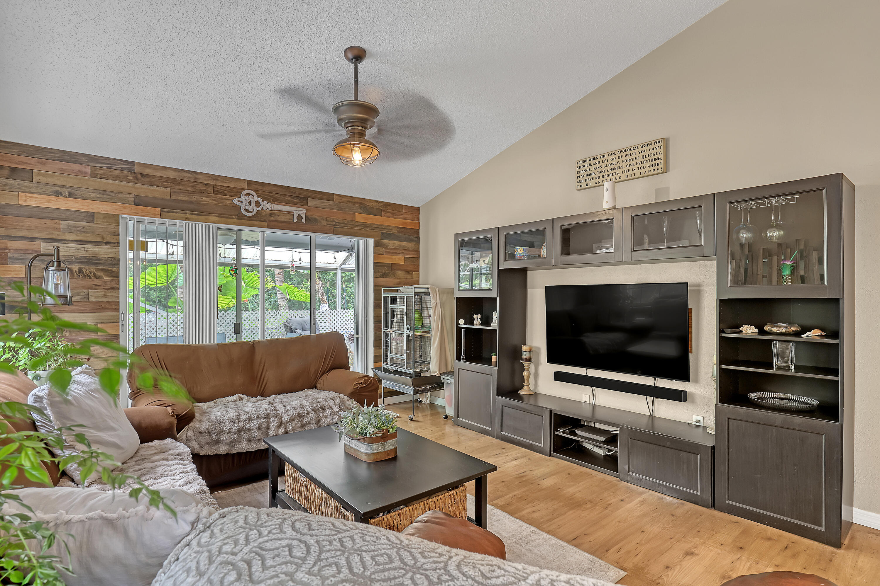 MANOR HOMES OF EMERALD FOREST OF WELLINGTON - Residential