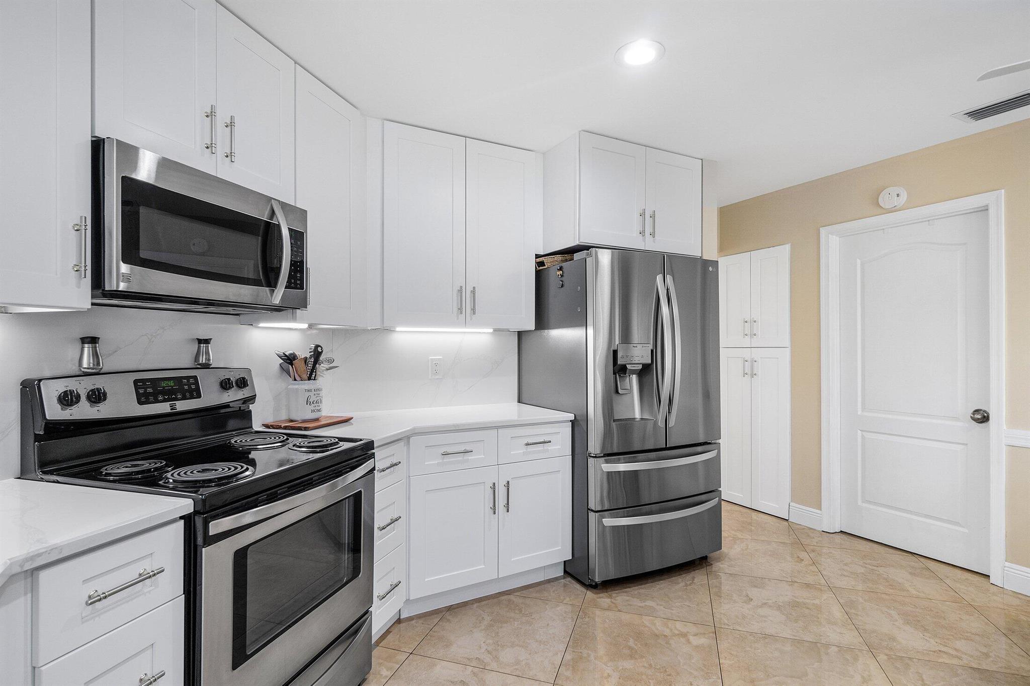 PGA RESORT COMMUNITY OF E - Residential Lease