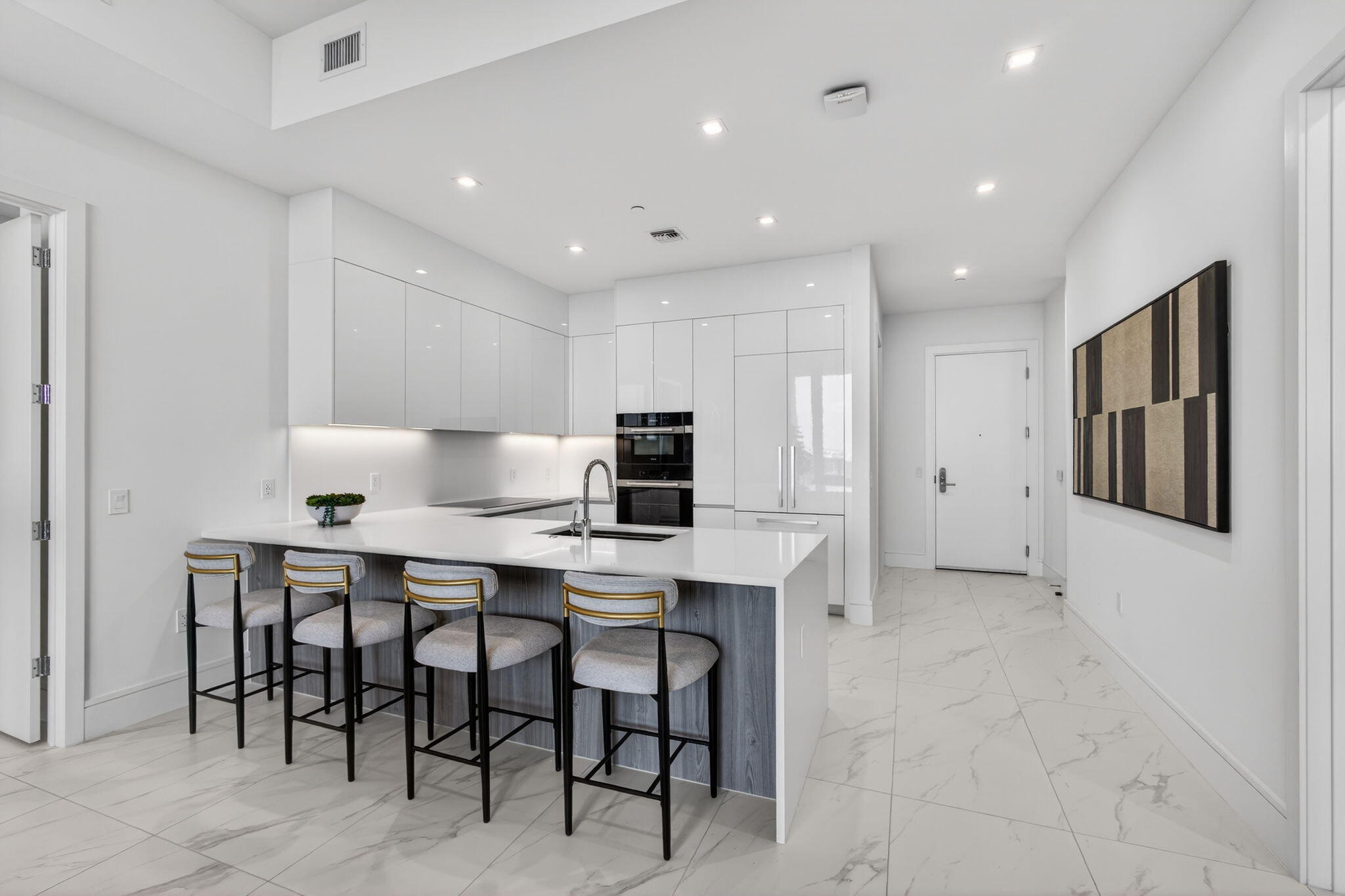 NAUTILUS 220 CONDO - Residential