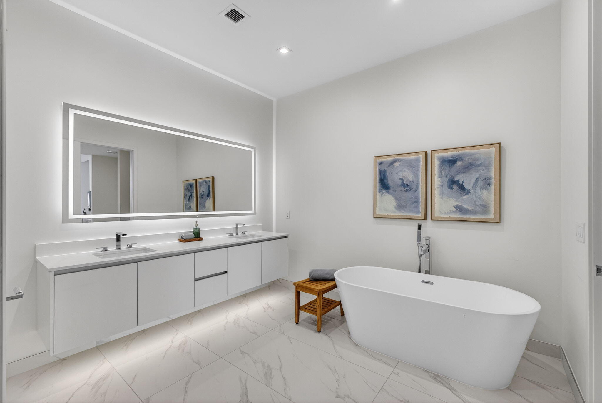 NAUTILUS 220 CONDO - Residential