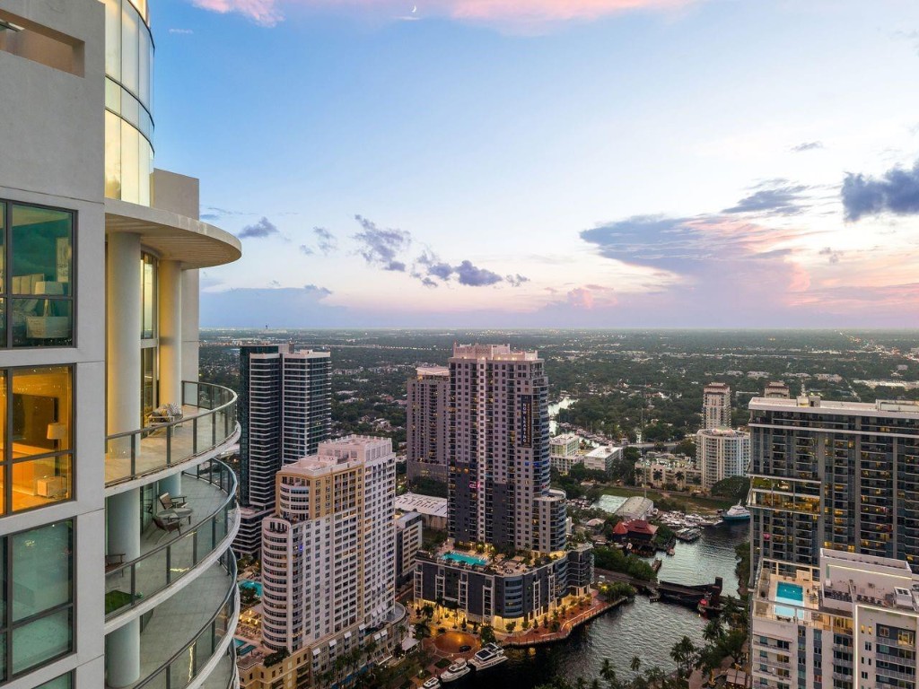 100 Las Olas Condo - Residential