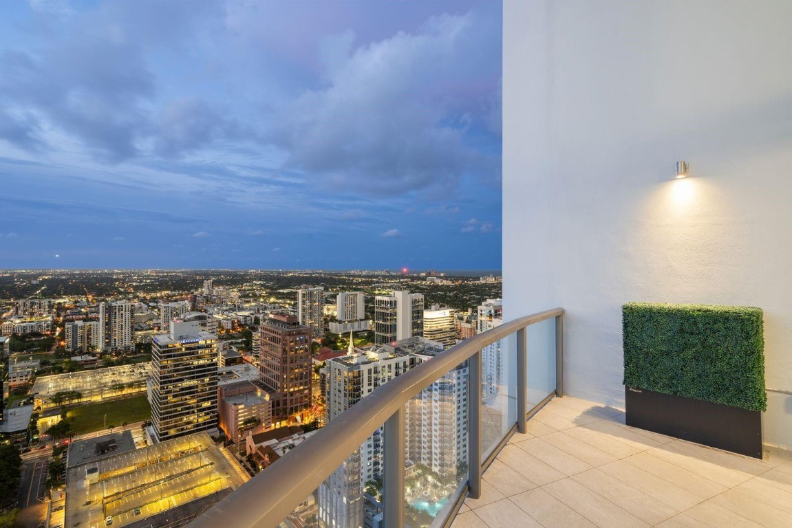 100 Las Olas Condo - Residential