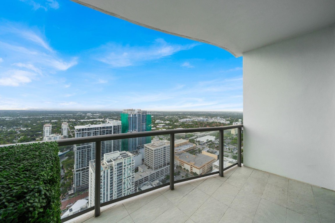 100 Las Olas Condo - Residential
