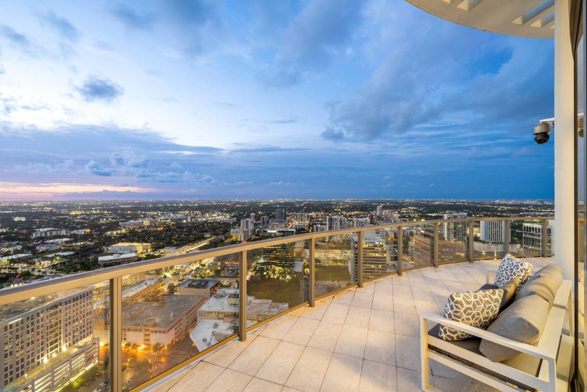 100 Las Olas Condo - Residential