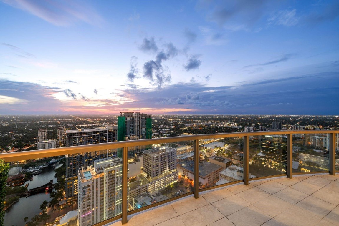 100 Las Olas Condo - Residential