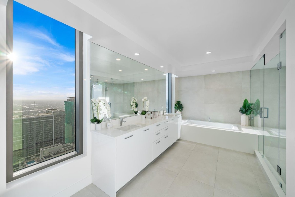 100 Las Olas Condo - Residential