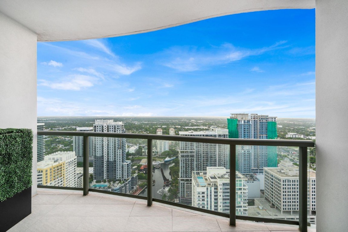 100 Las Olas Condo - Residential