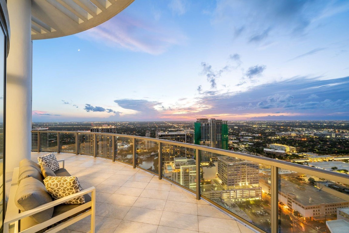 100 Las Olas Condo - Residential