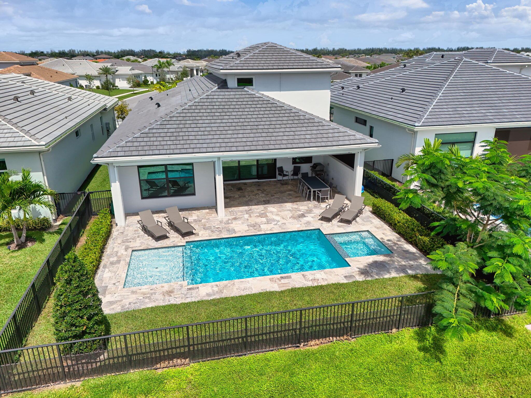 CRESSWIND PALM BEACH - Residential