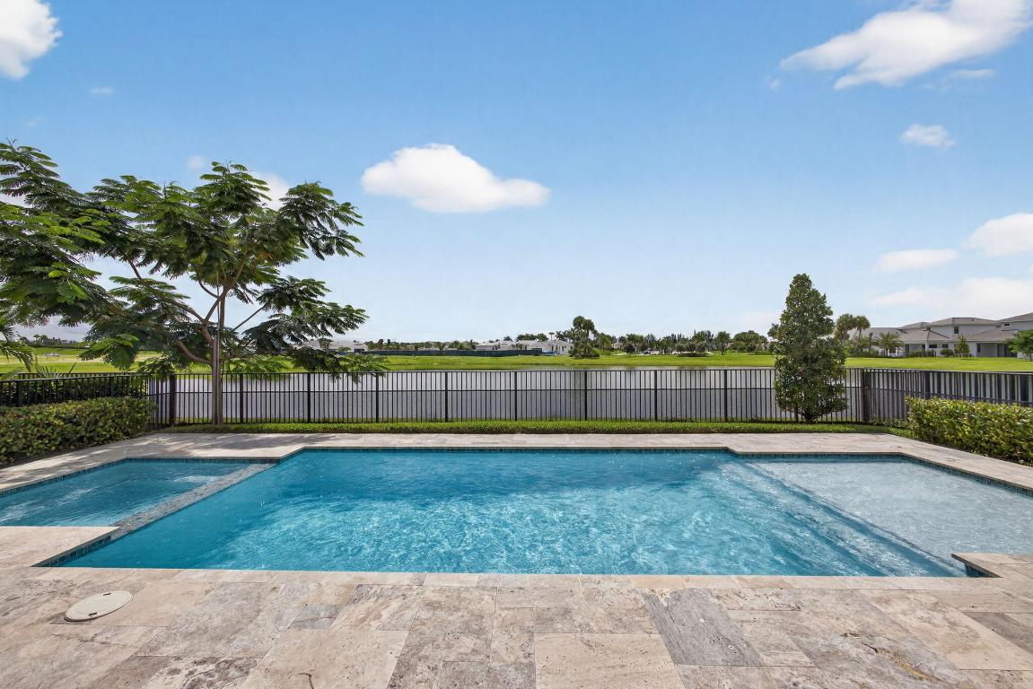 CRESSWIND PALM BEACH - Residential