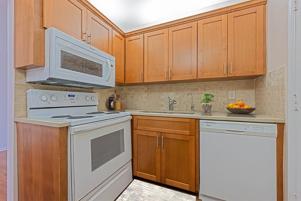 IMPERIAL POINT COLONNADES CONDO - Residential