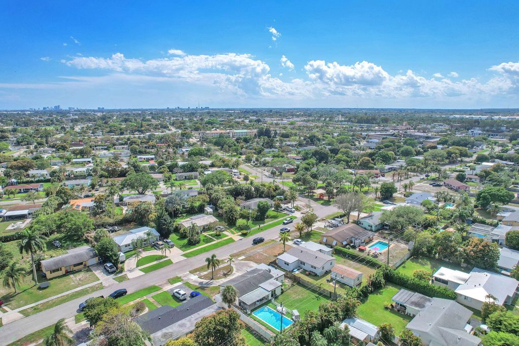 Photo of 731 W Ilex Drive, West Palm Beach, FL 33403 (MLS # B26002571)