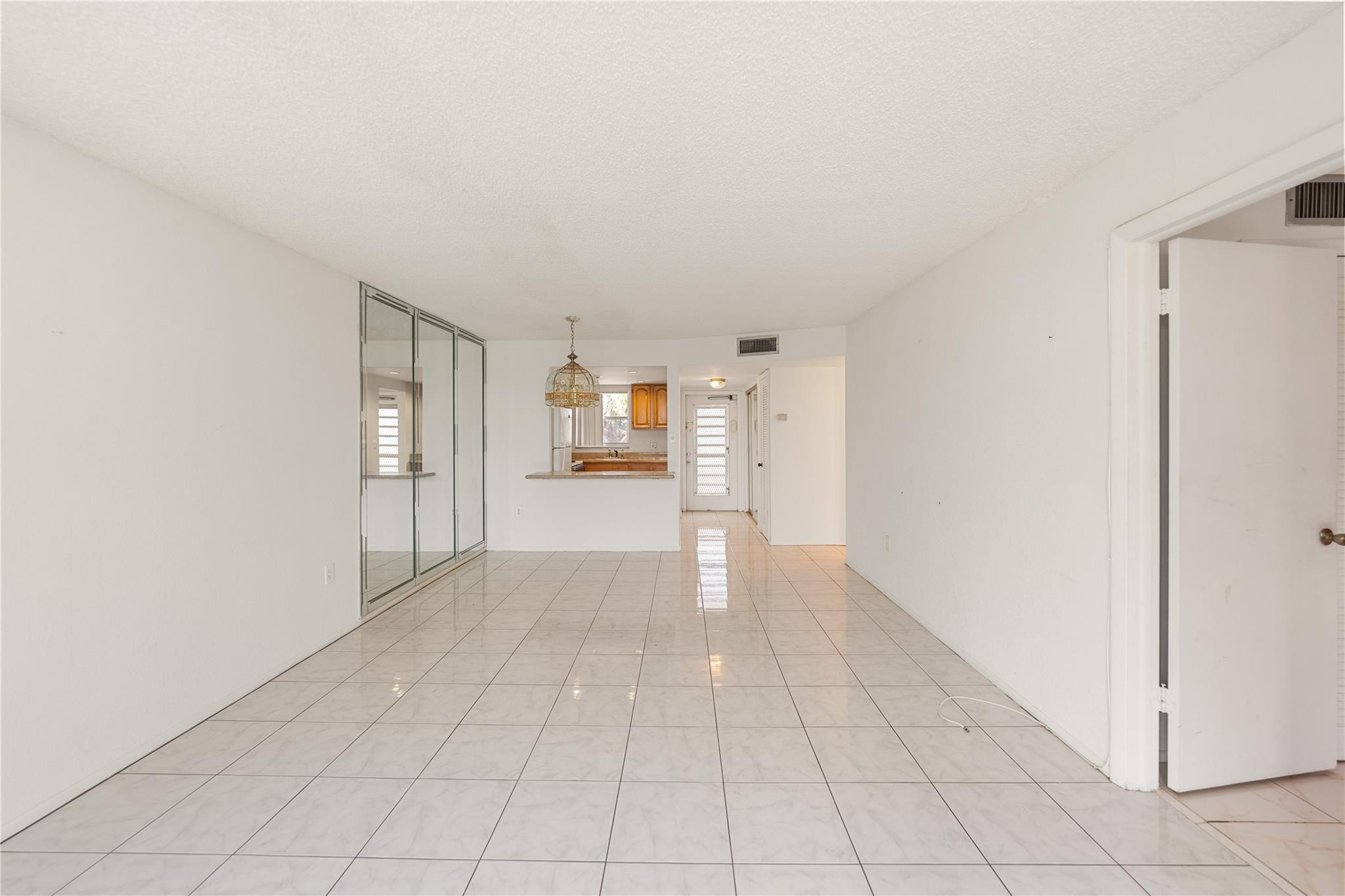 SUNRISE LAKES - Residential