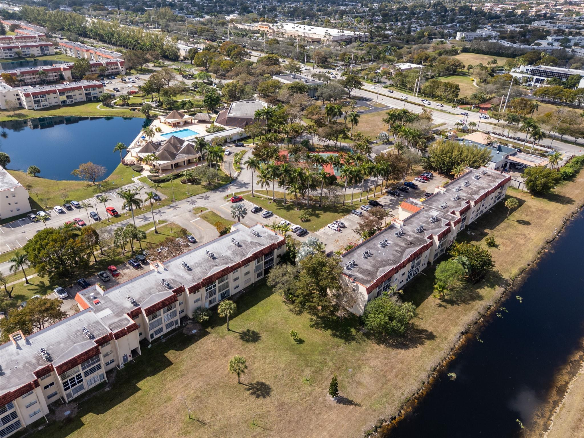 SUNRISE LAKES - Residential