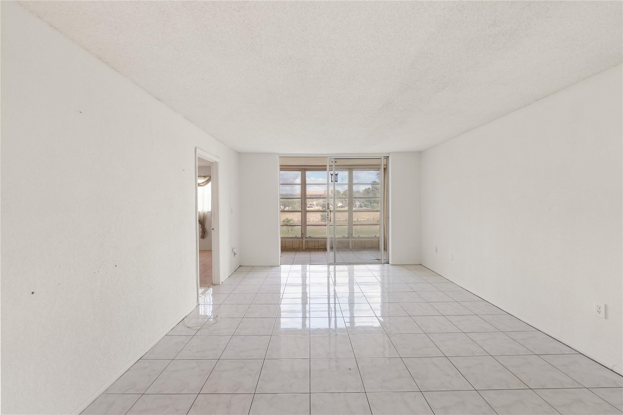 SUNRISE LAKES - Residential