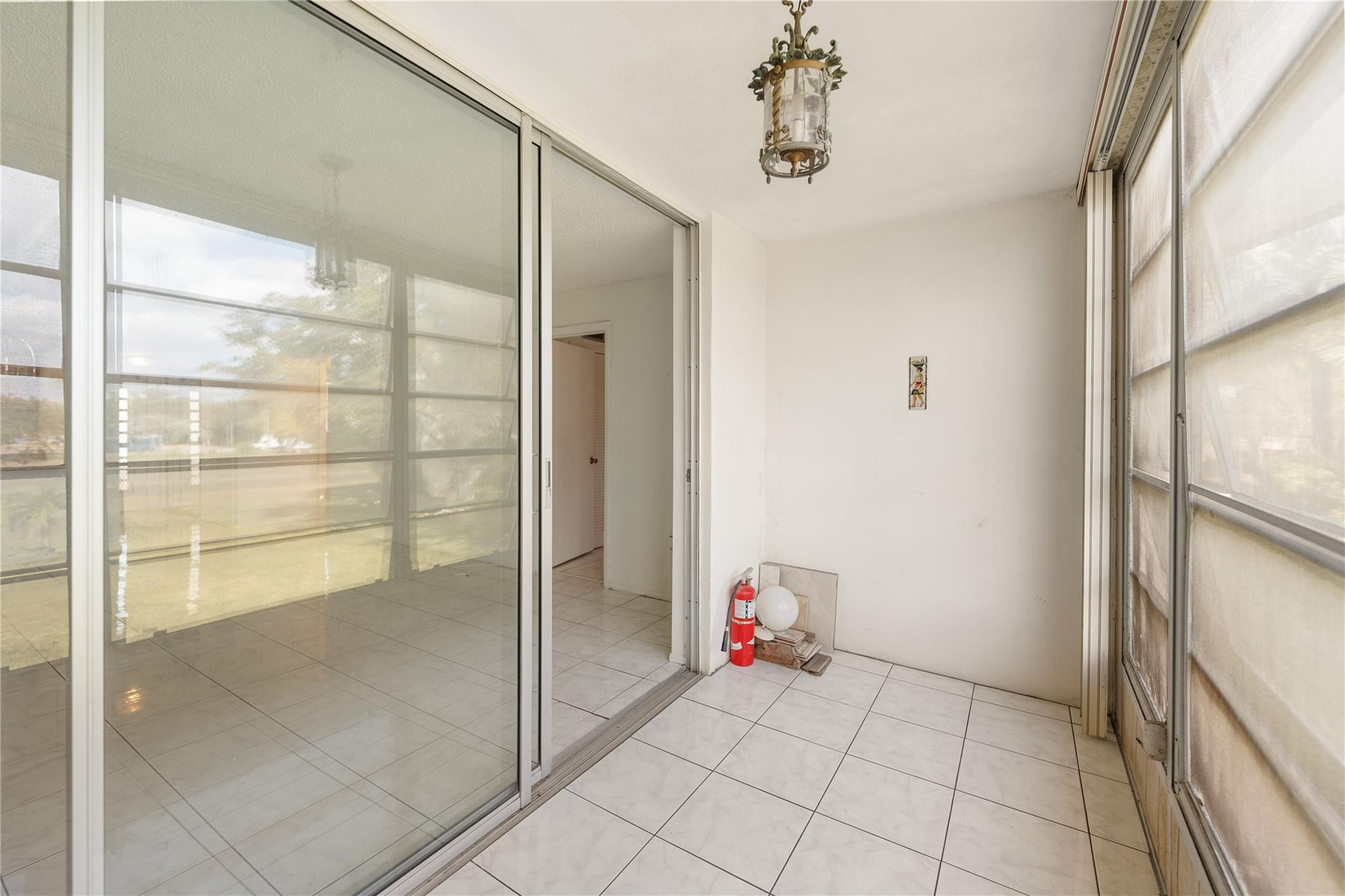 SUNRISE LAKES - Residential