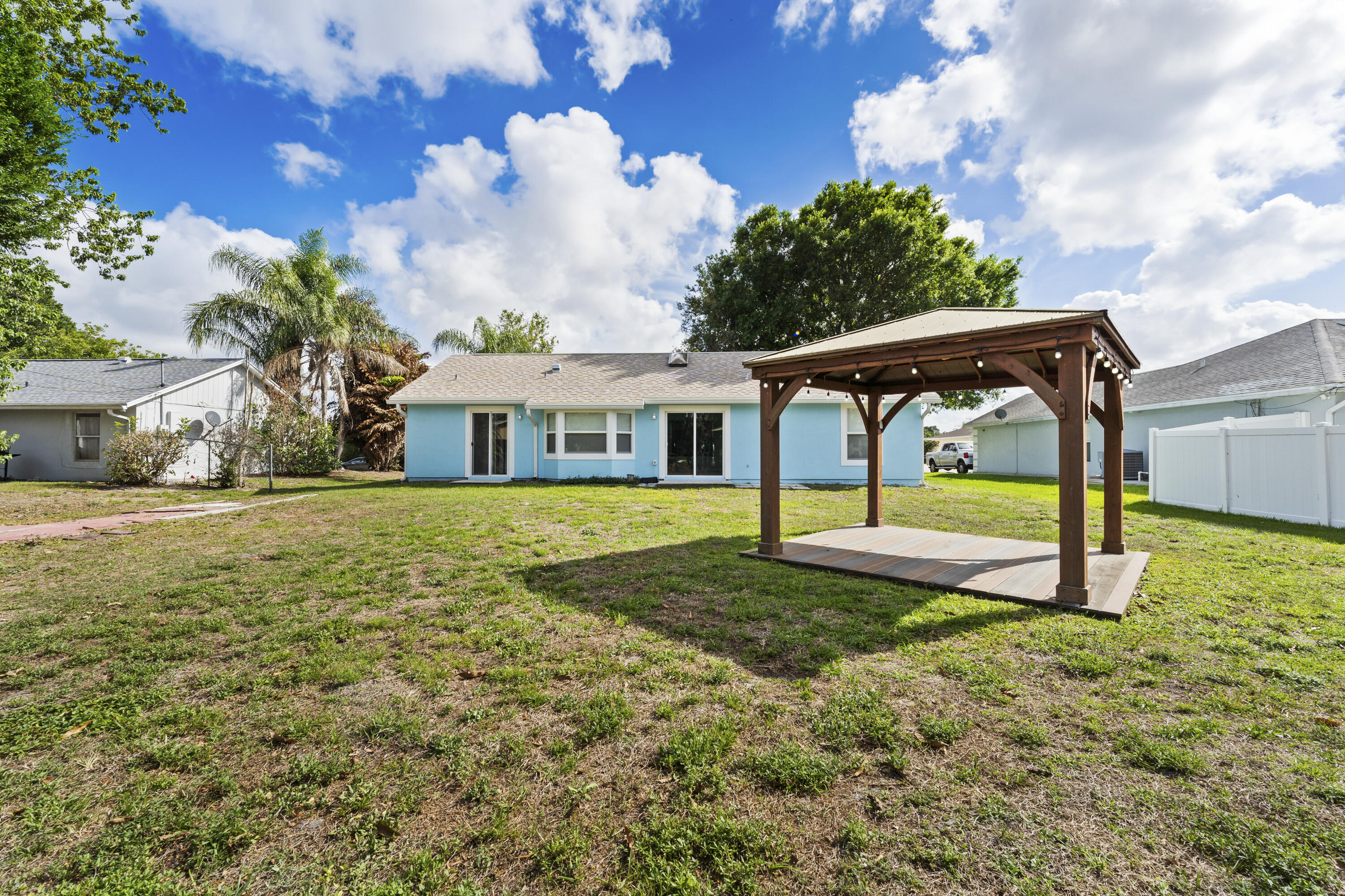 243 SW Aubudon Avenue