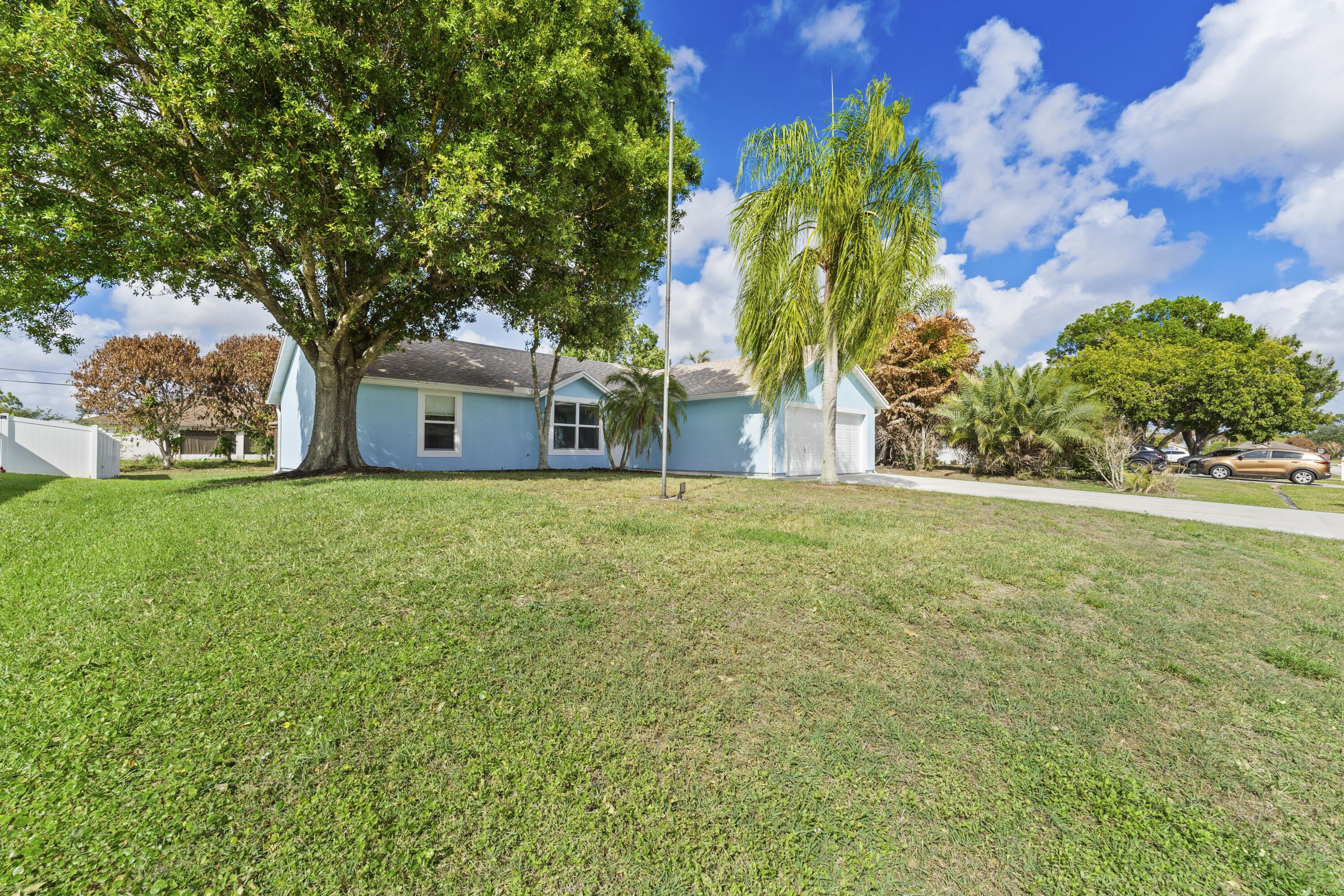 243 SW Aubudon Avenue