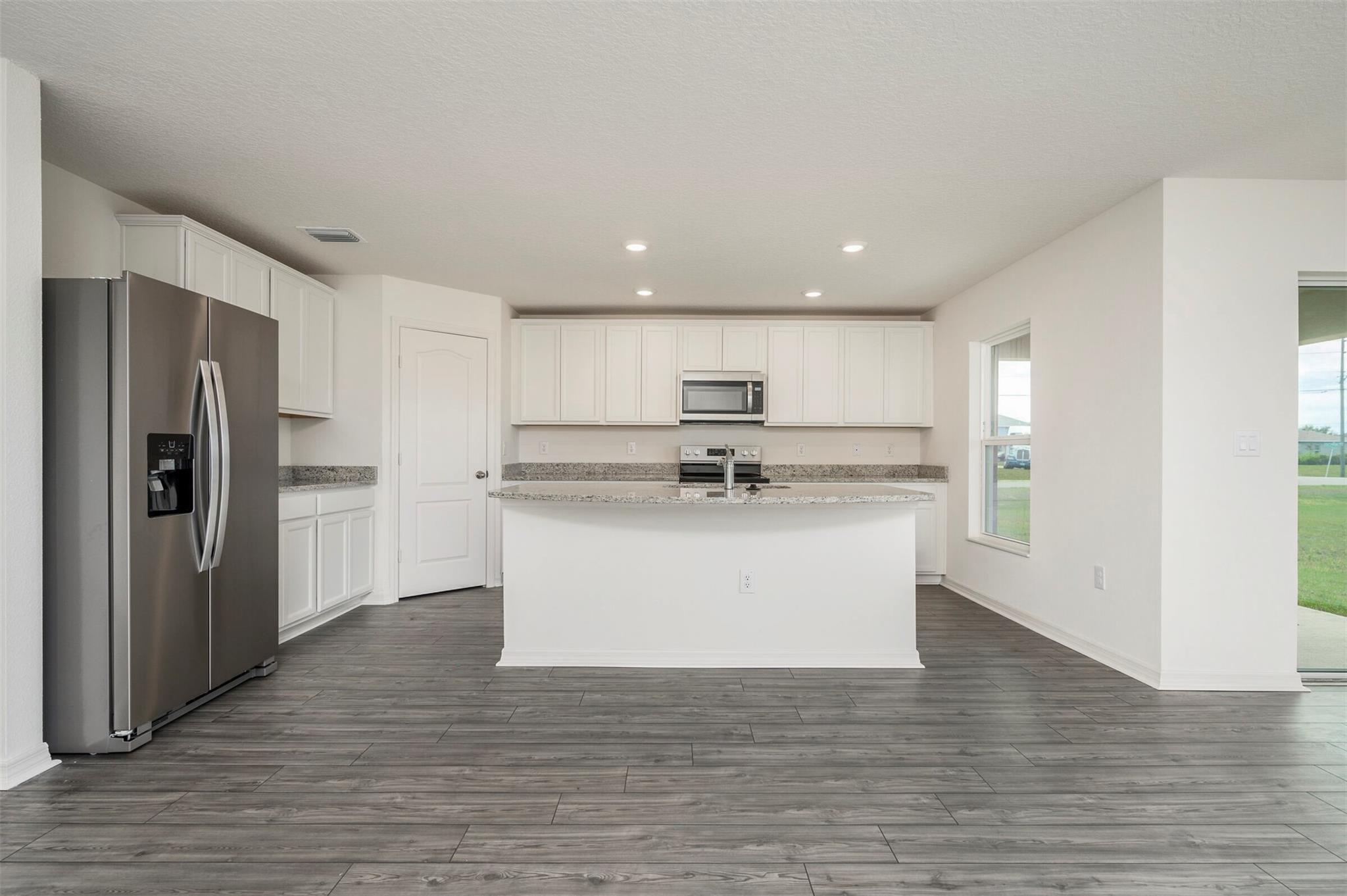 Photo 7 of 21 of 951 SW Castaneda Ln house