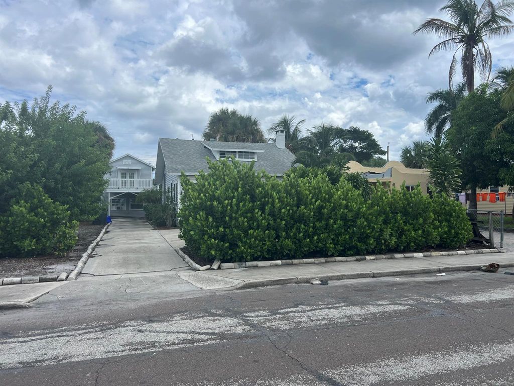 Photo of 918 S M Street #1 Front, Lake Worth Beach, FL 33460 (MLS # R11022107)