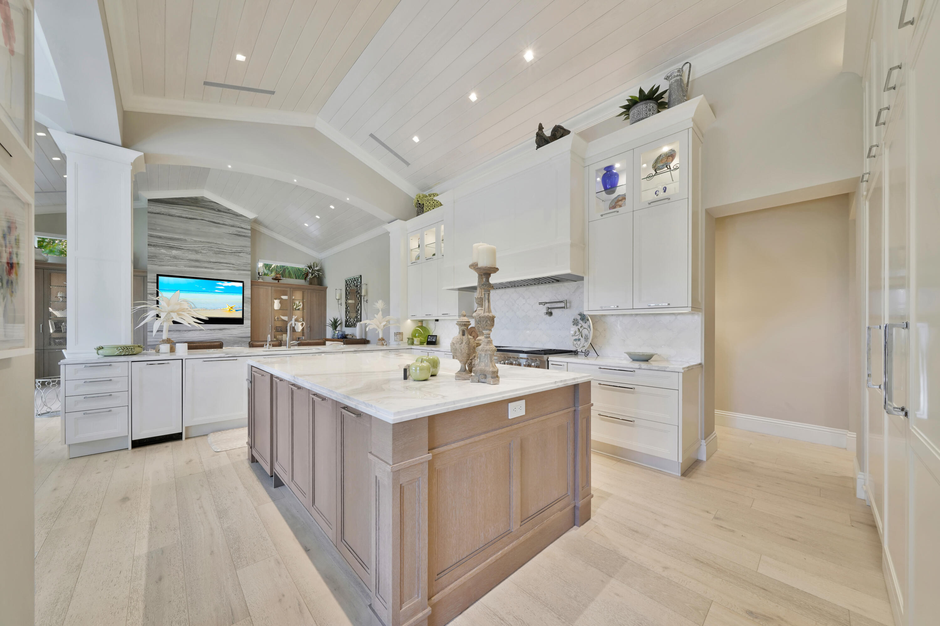 YACHT HARBOR MANOR - Residential