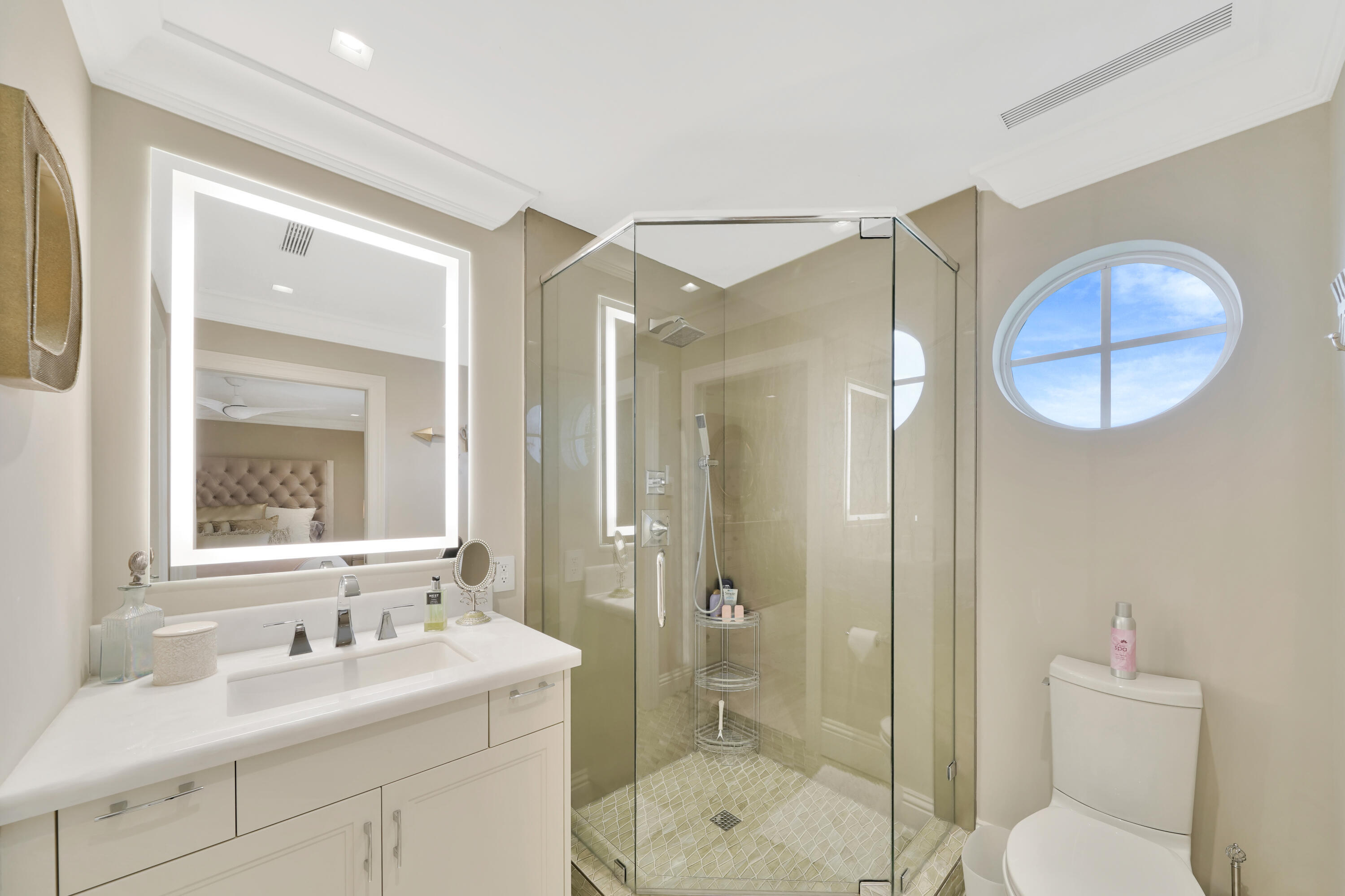 YACHT HARBOR MANOR - Residential