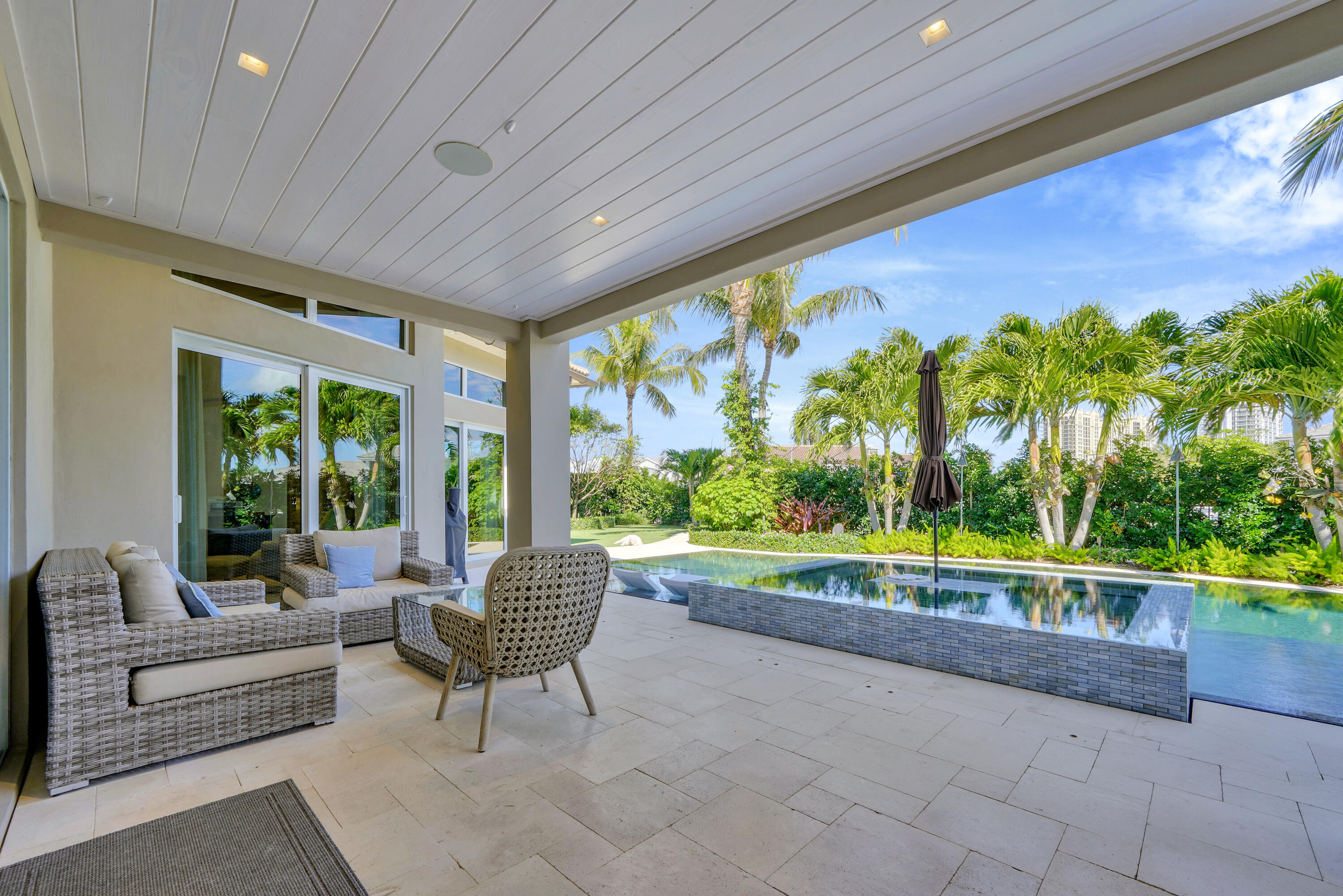 YACHT HARBOR MANOR - Residential