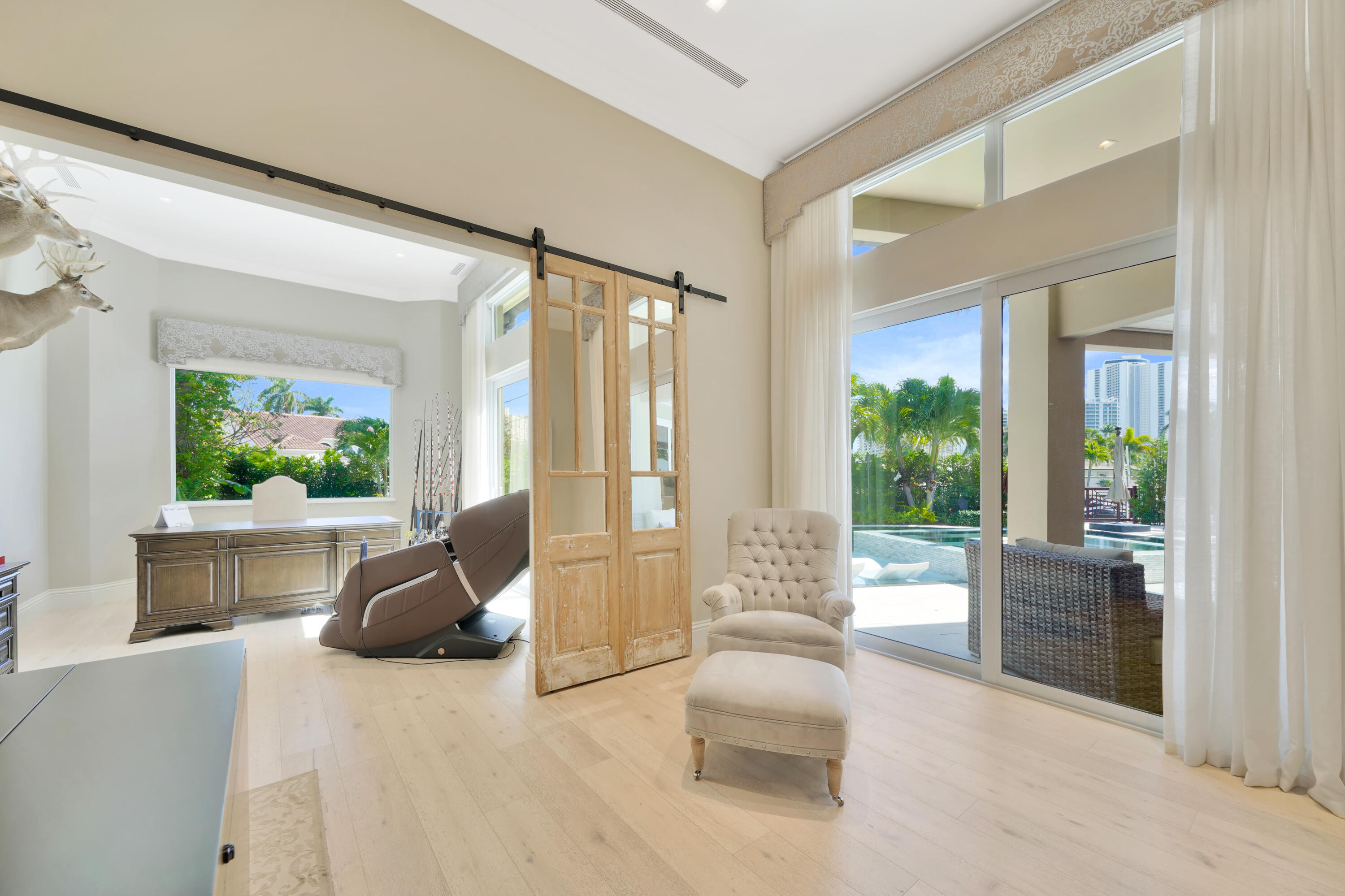 YACHT HARBOR MANOR - Residential